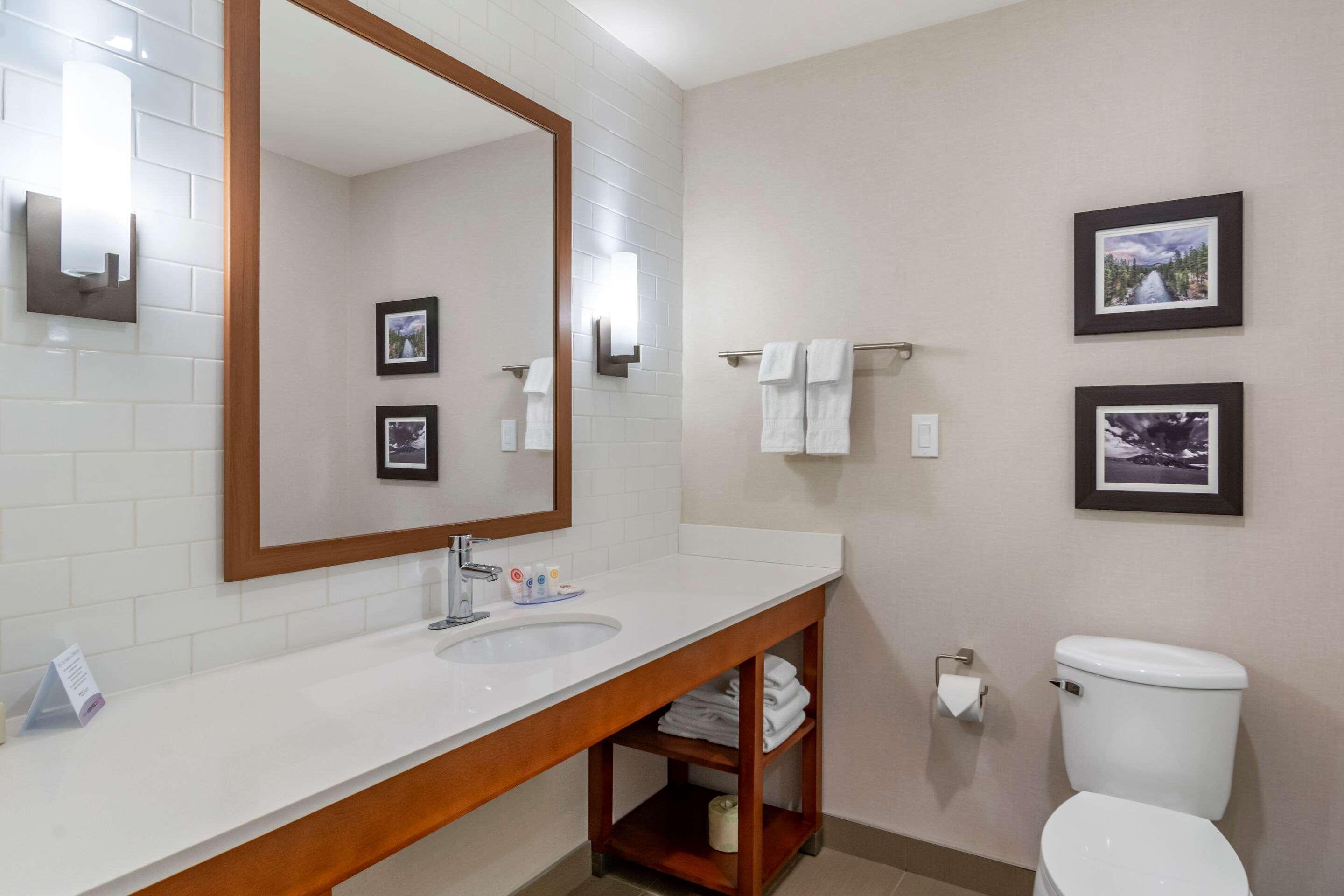 Comfort Inn & Suites Вейлмаунт Екстер'єр фото